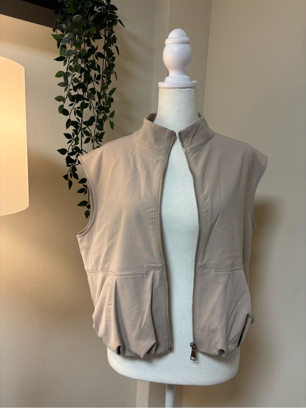 H&M Sleeveless Zip-Front Women's Vest - Taupe size M